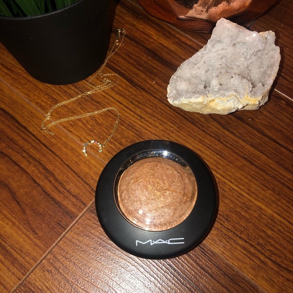 ✨ MAC MINERALIZE SKIN FINISH IN GLOBAL GLOW✨